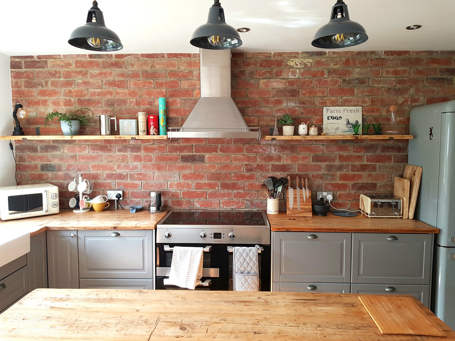 Ways to incorporate sustainable furniture into your home or office space